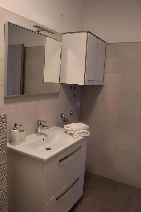 Apartmani Manuela Okrug Gornji Kwatera prywatna
