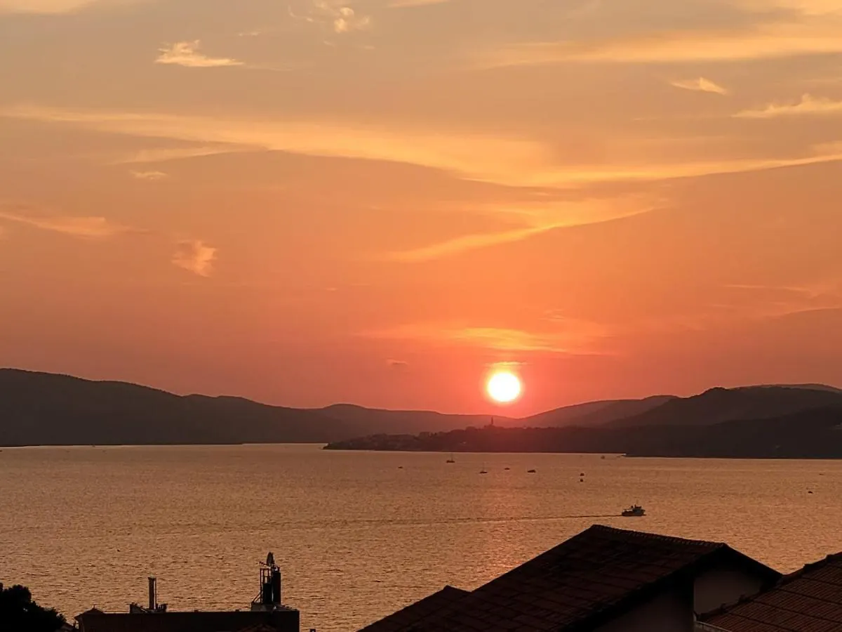 Apartmani Manuela Okrug Gornji 0*,