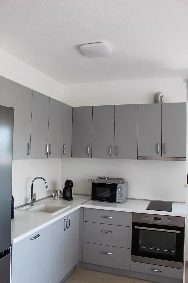 Apartmani Manuela Okrug Gornji 0*,