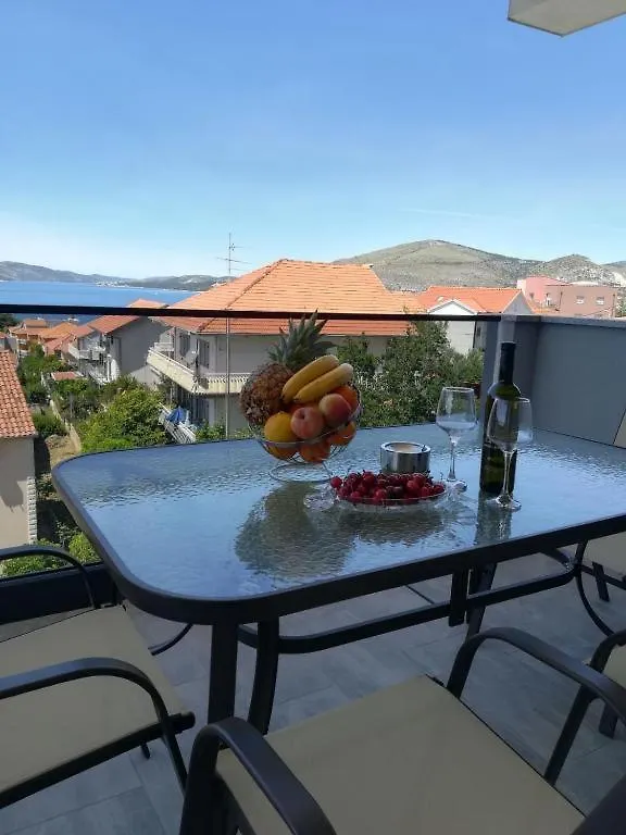 Apartmani Manuela Okrug Gornji 0*,
